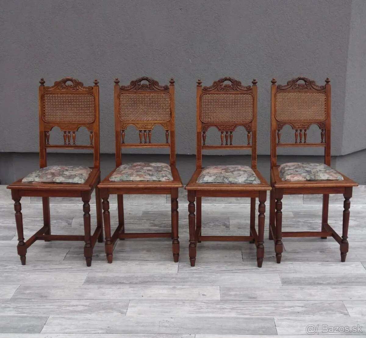 Set historických stoličiek – ( 4 ks ). - 2