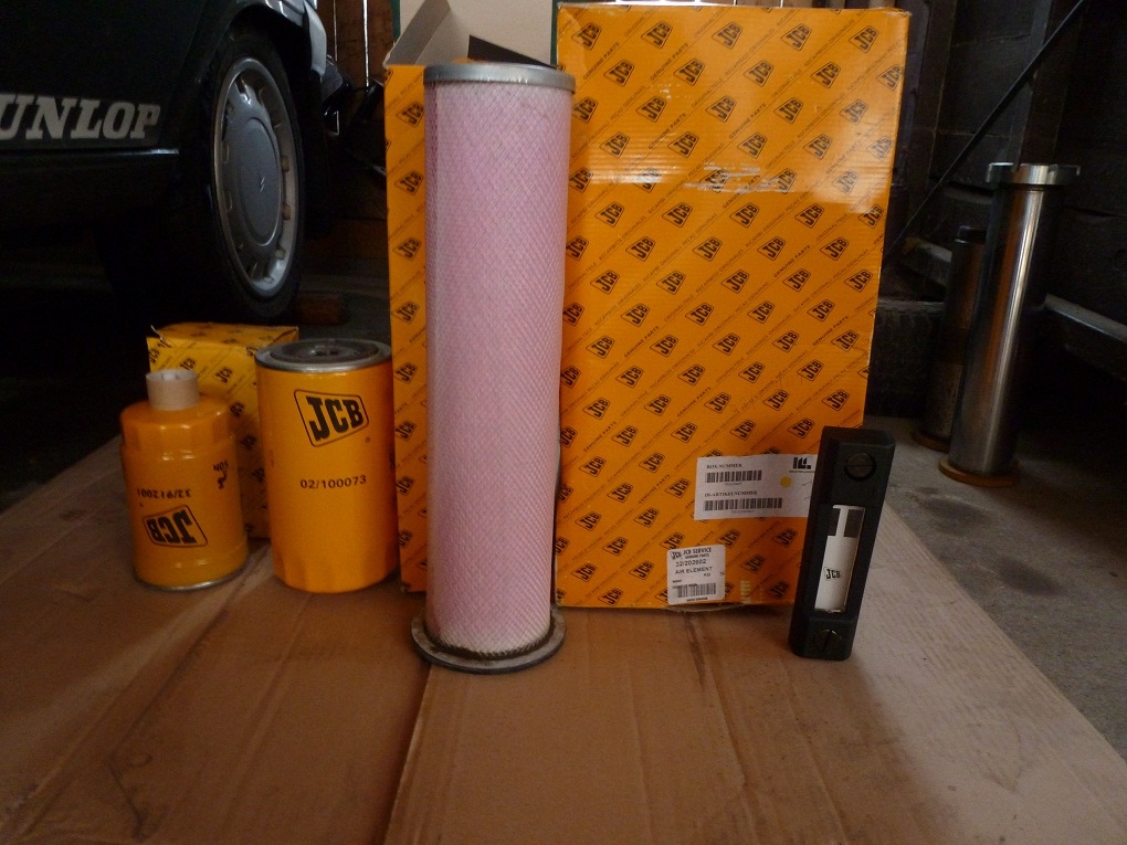 Filtre oleja a paliva na JCB 425 - 2