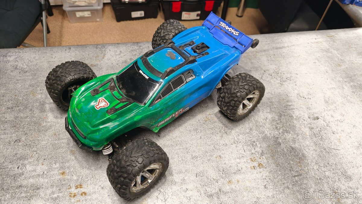 Traxxas Rustler 4x4 VXL - 2