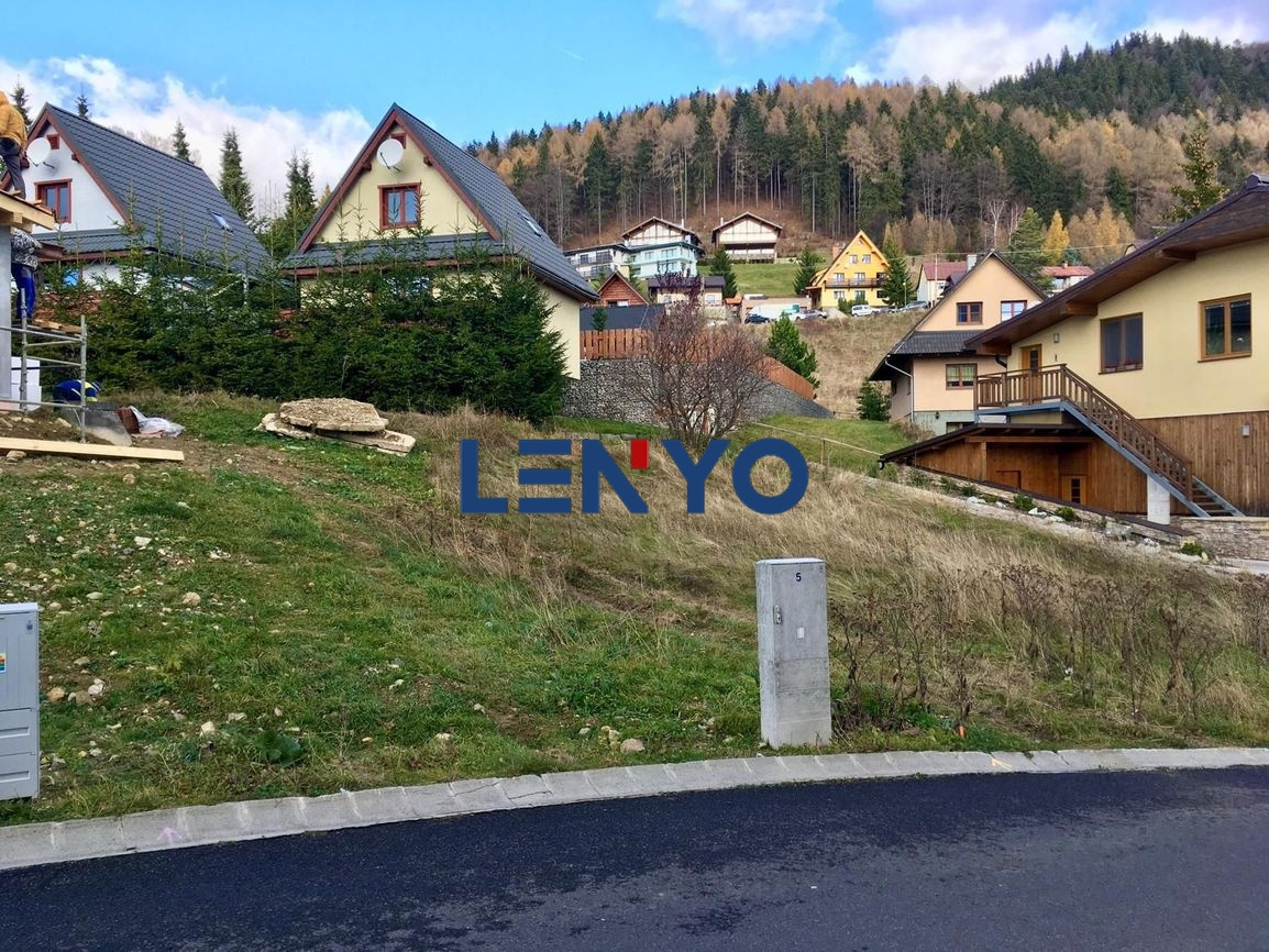 Centralizovaný pozemok priamo v Donovaloch + staveb povol - 2