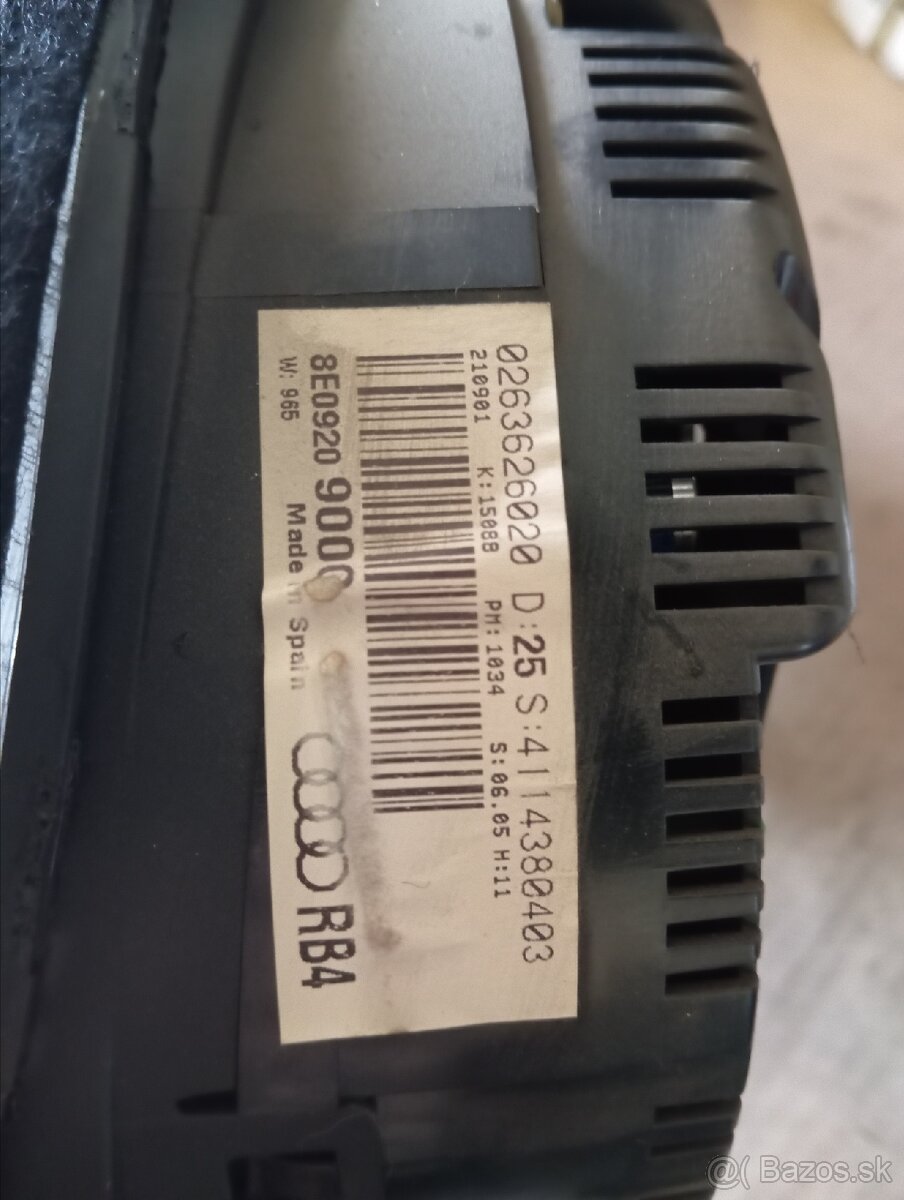 Budíky Audi A4 b6/b7 - 2