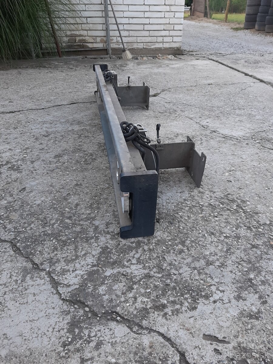 Zadný náraznik na valnik+stupak - 2