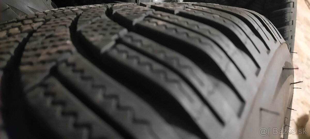 Zimne pneumatiky 215/55 R18 - 2