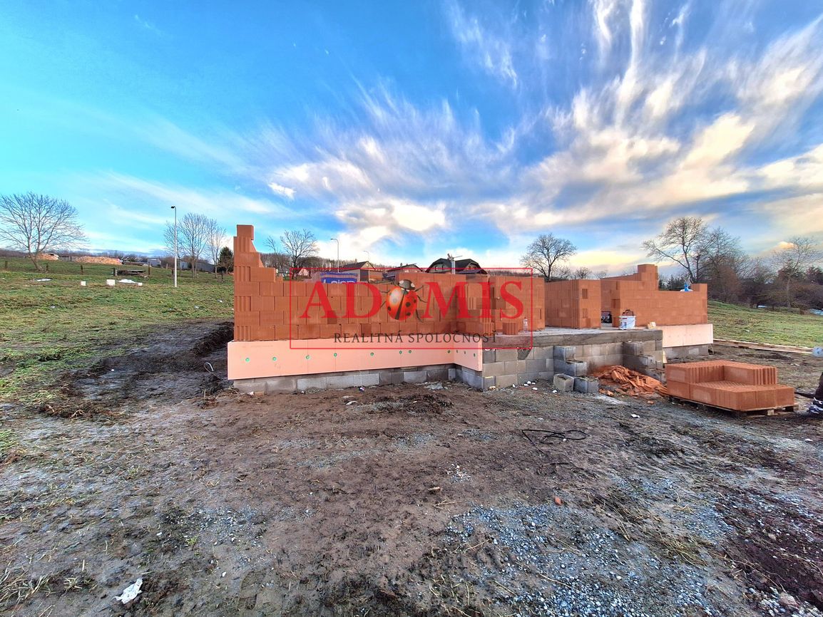 ADOMIS - predáme 4izbový bungalov 516m2, Šarišské Bohdanovce - 2