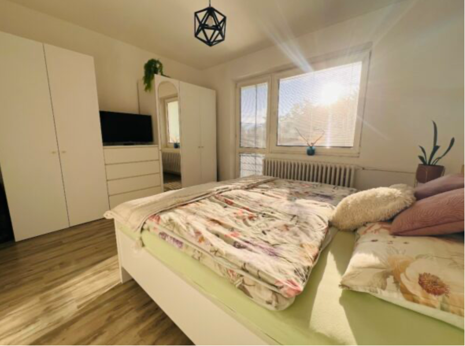 PREDAJ- rodinný dom s veľkým pozemkom - KOLÍŇANY - 2