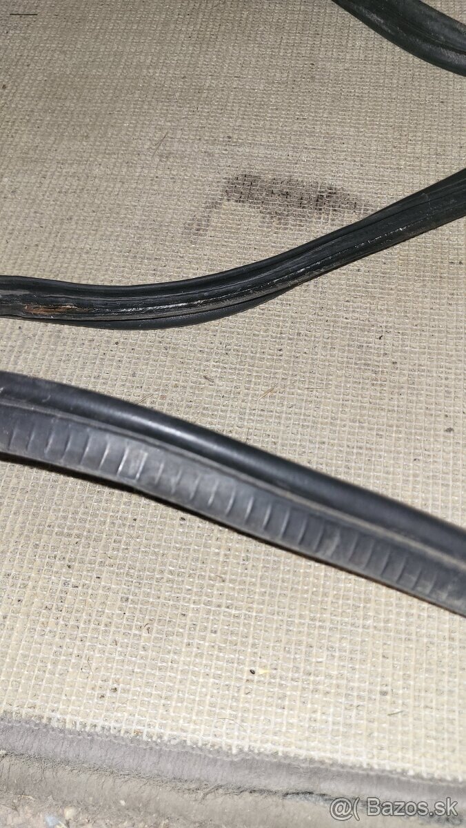 Tesnenie Kuforove dvere Octavia 1 sedan - 2