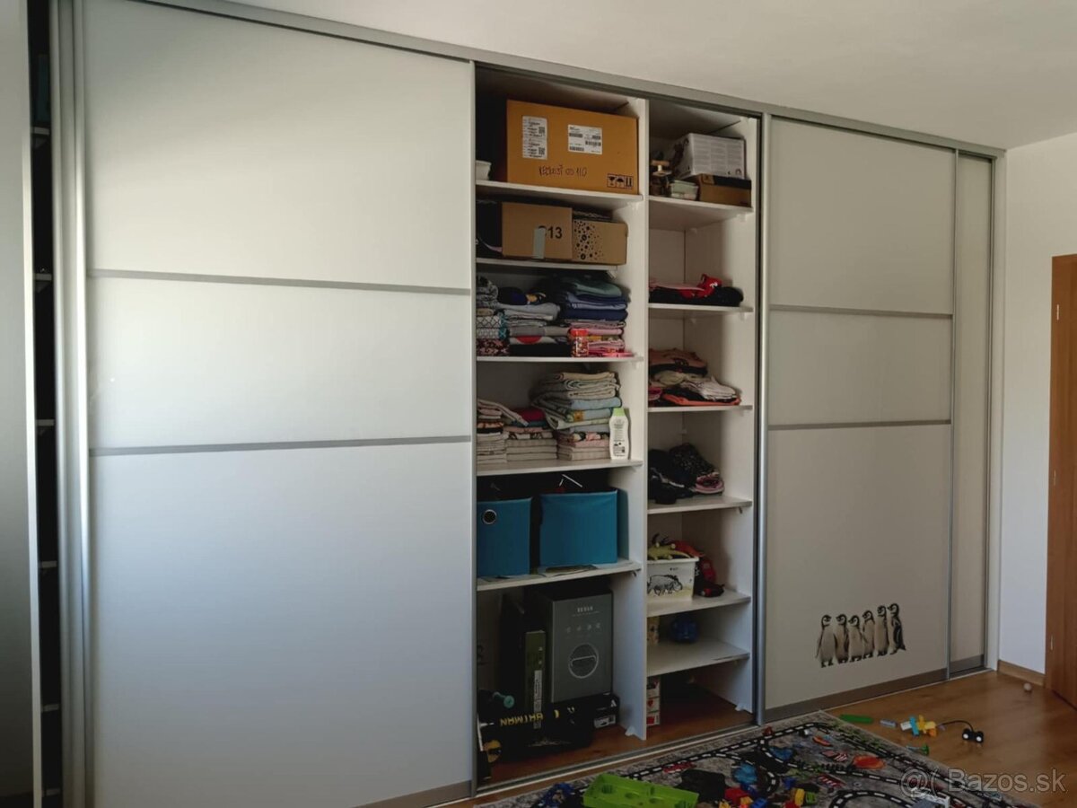 Vstavaná šatníková skriňa - 2