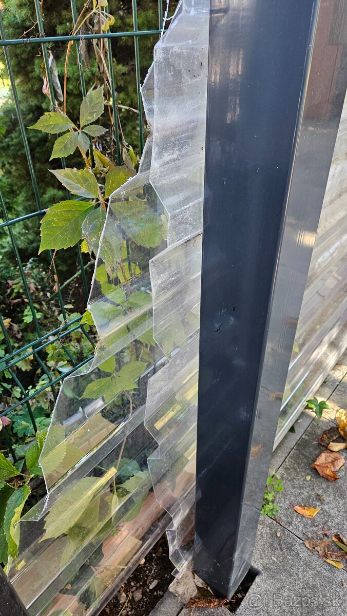 Predam trapezovy lexan - 2