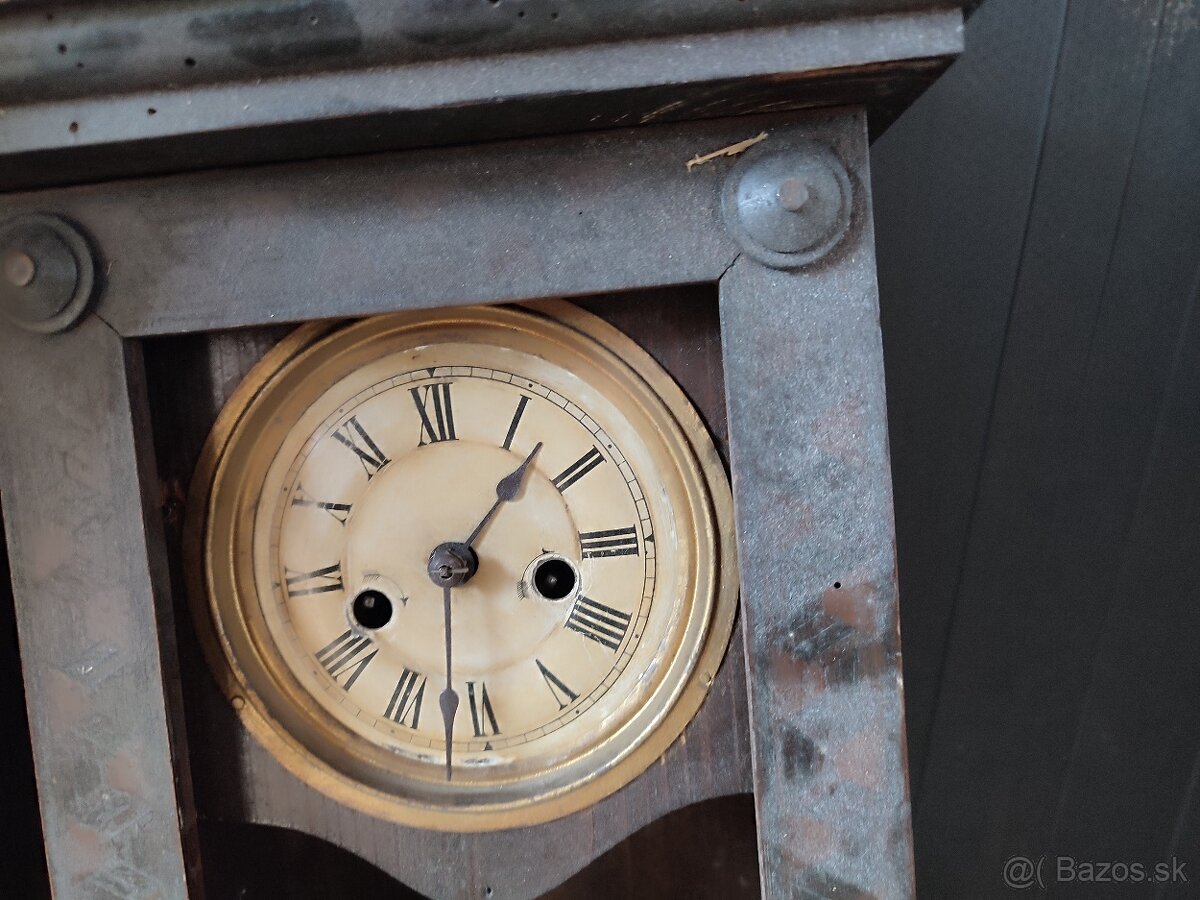 Staré nefunkčné hodiny - 2