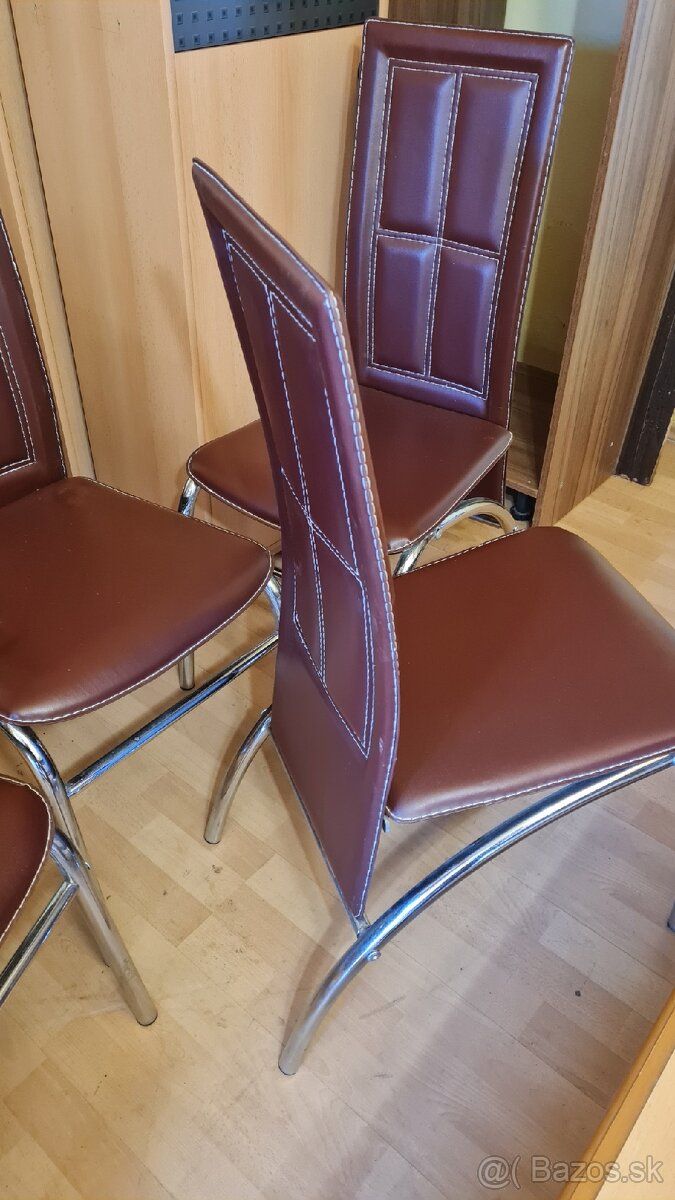 Predám 4 stoličky zachovalé - 2