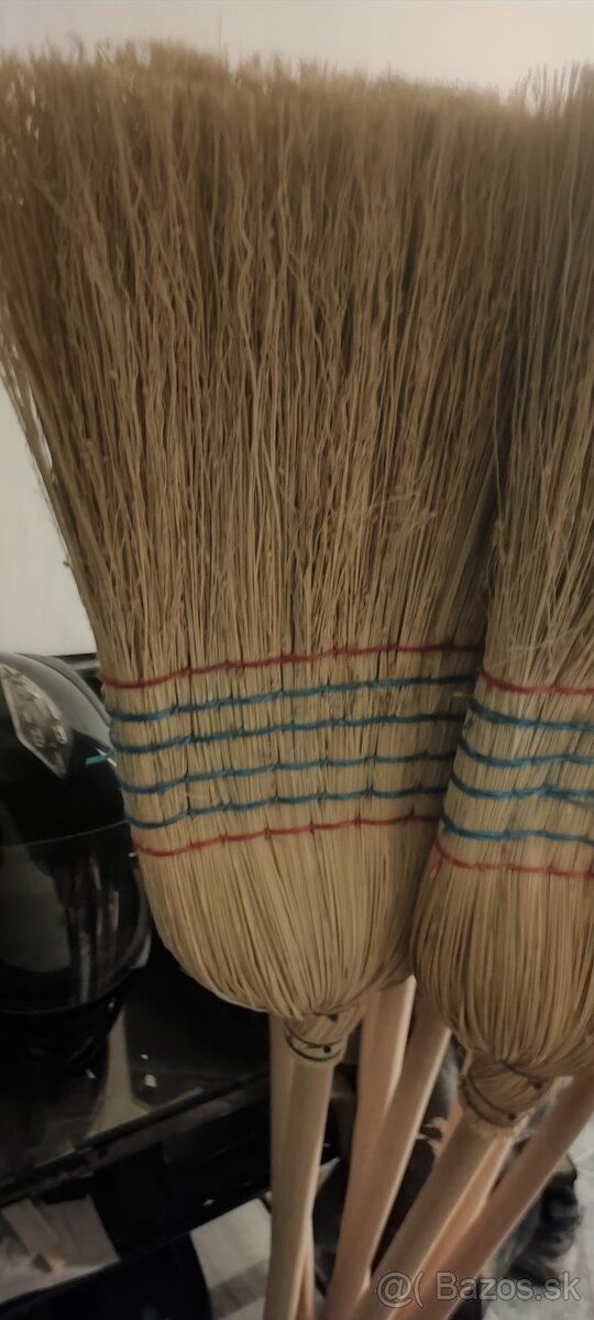 Predám cirokovu metlu - 2