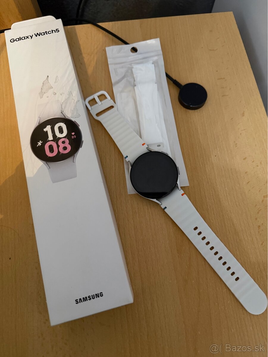 Samsung Galaxy Watch 5 44mm strieborné - 2