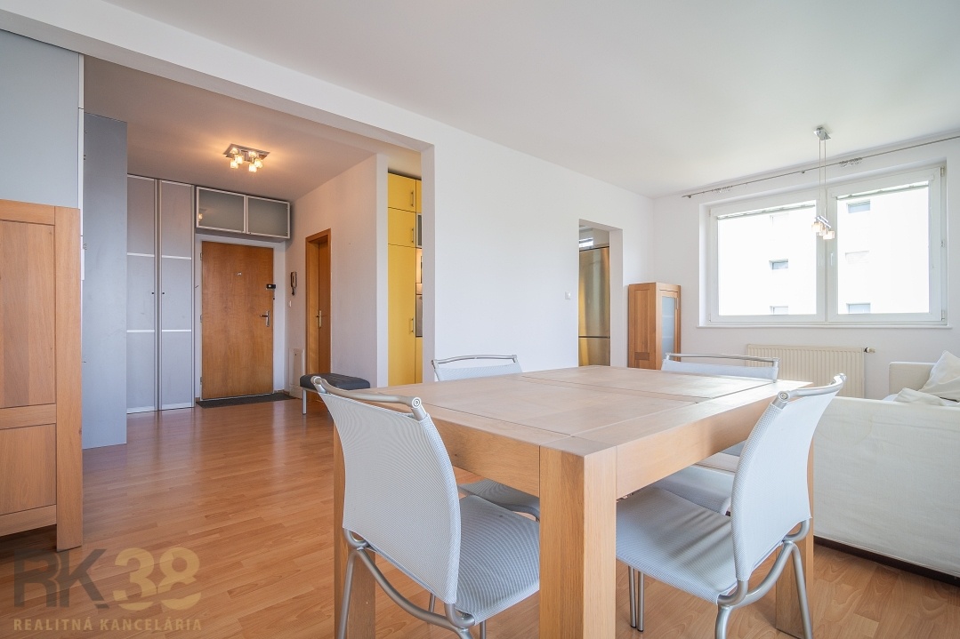 Na predaj 3-izbový byt v skvelej lokalite v centre mesta - 2
