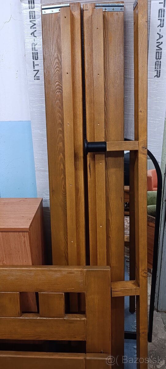 Posteľ z masívu 140cm a stolík - 2
