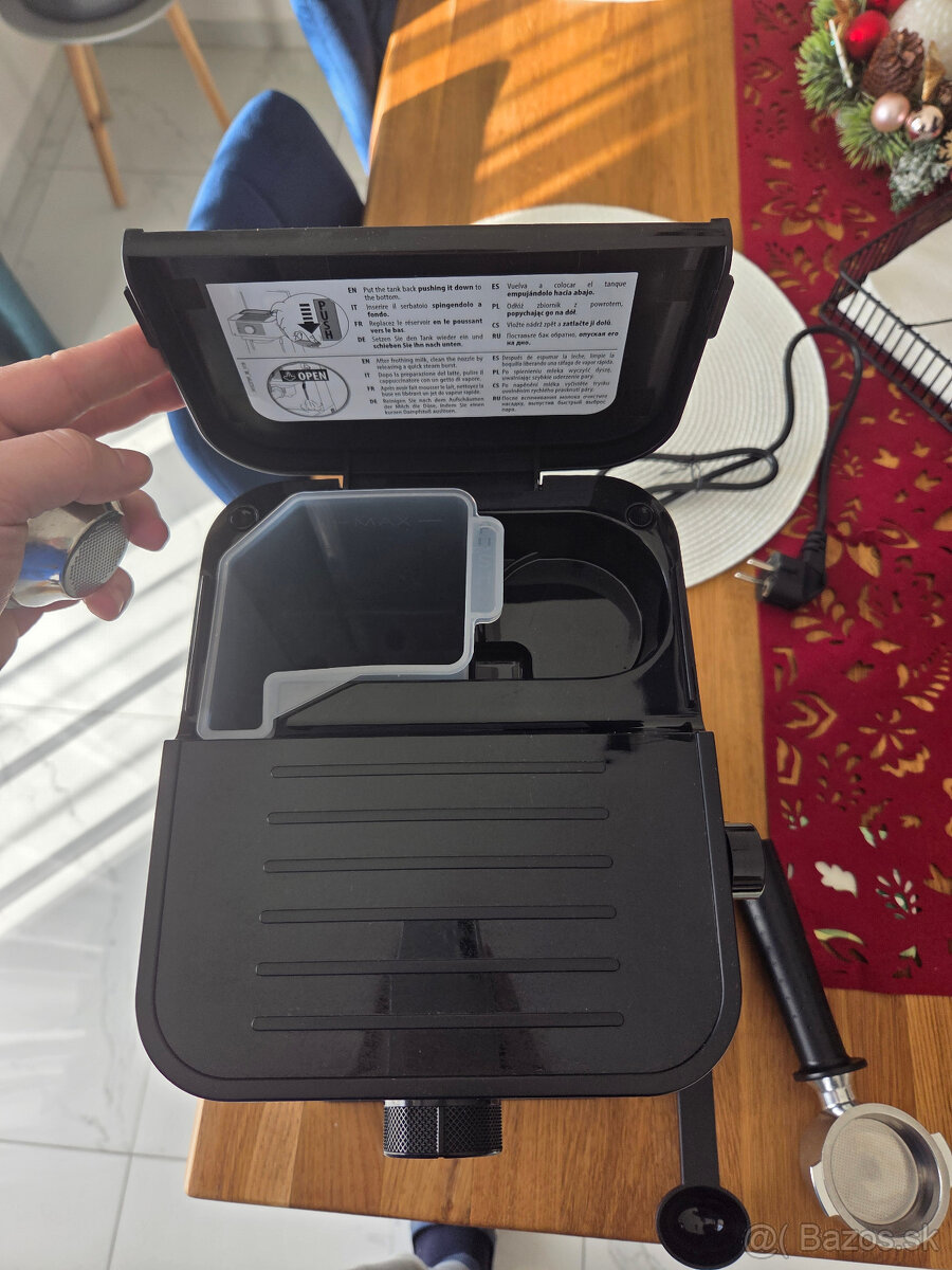 Pákový kávovar De'Longhi Stilosa EC 230.BK - 2