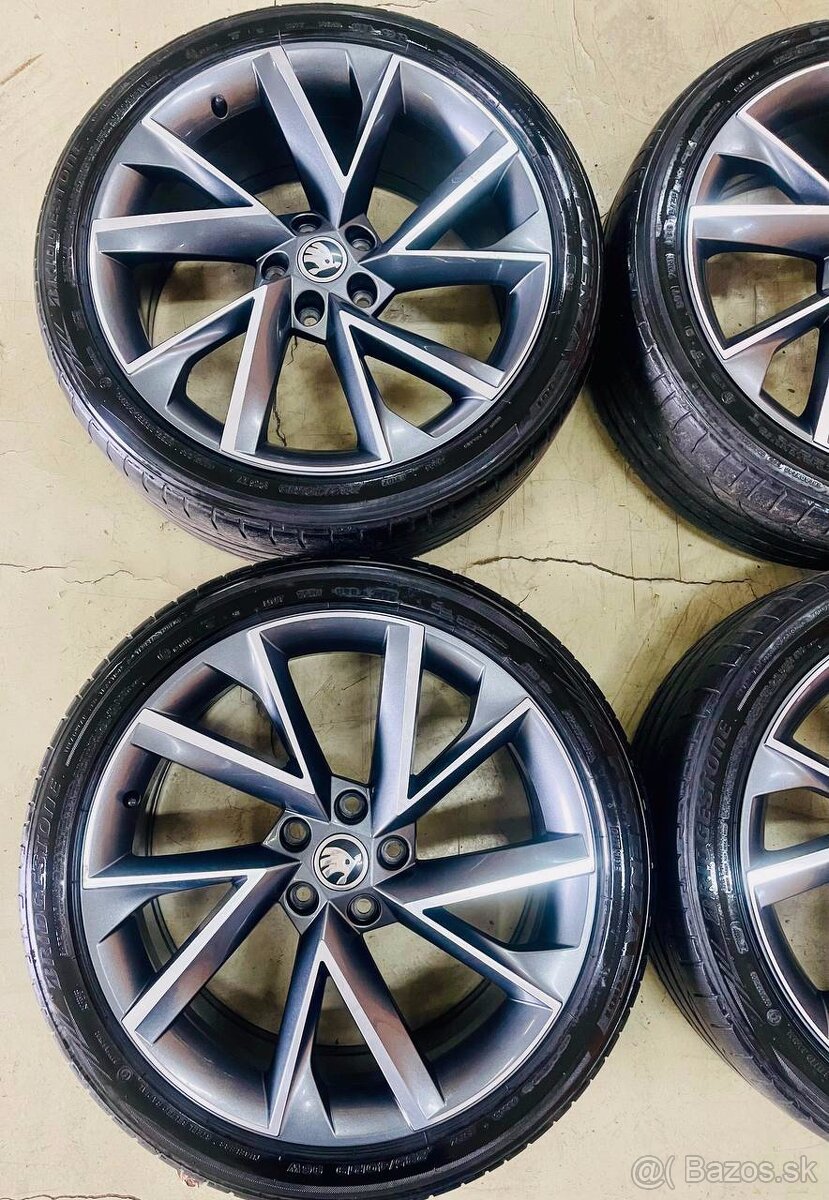 Škoda Vega R19 8,0J x 19“ ET 44 Originál - 2