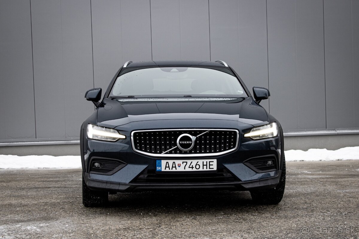 Volvo V60 Cross Country D4 AWD Pro AUTO. - 2