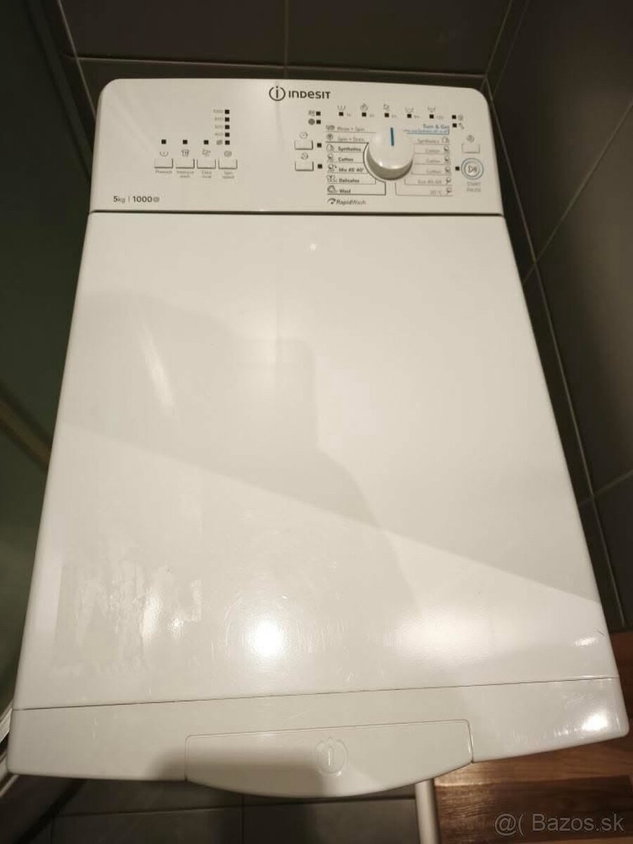 Z vrchu plnená Indesit práčka - 2