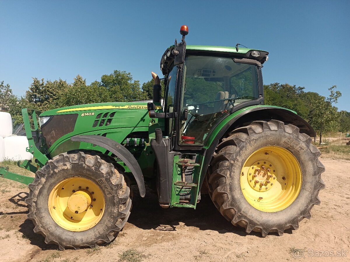 traktor John Deere - 2