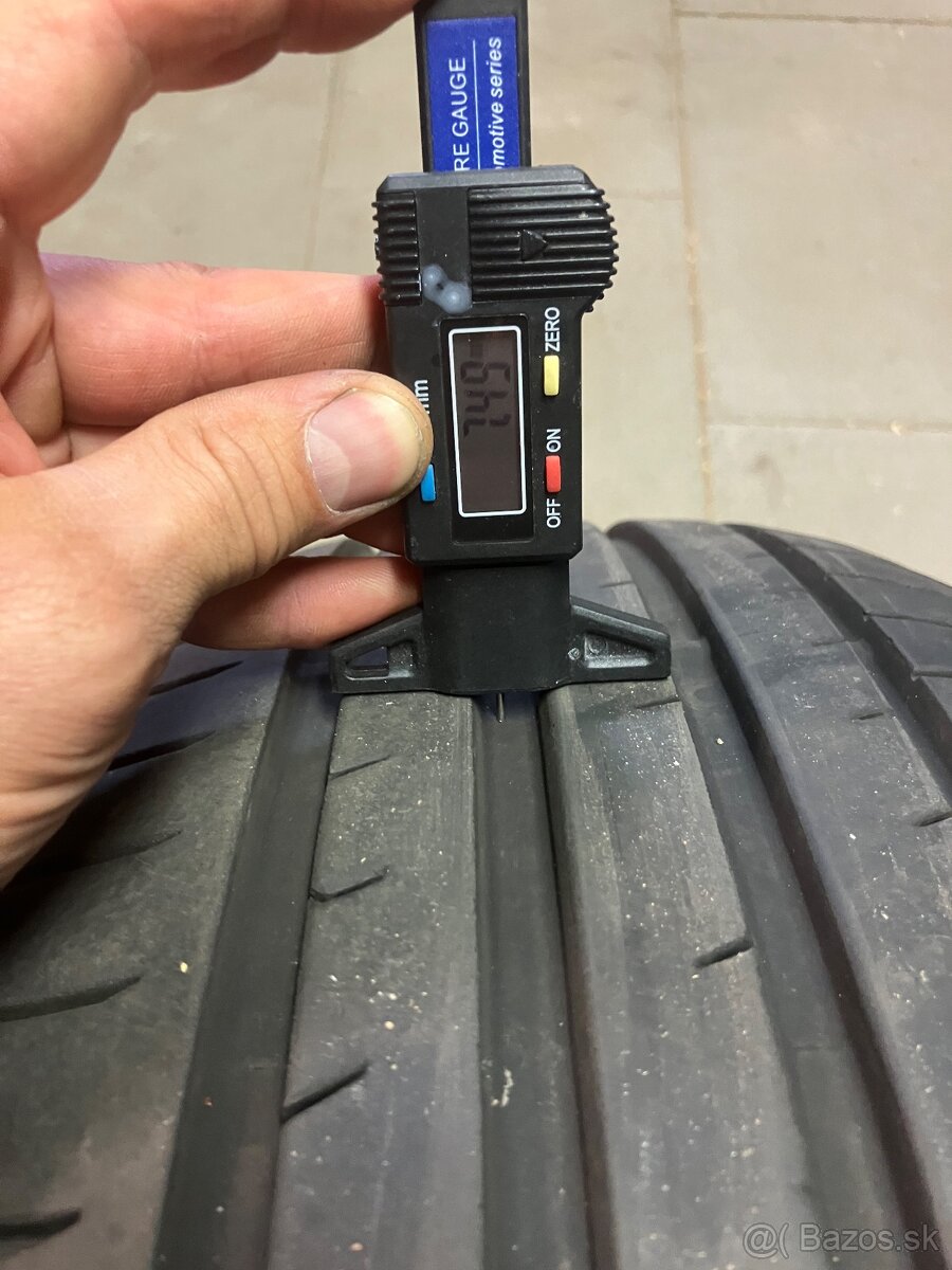 Toyo 235/50 R20 letné - 2