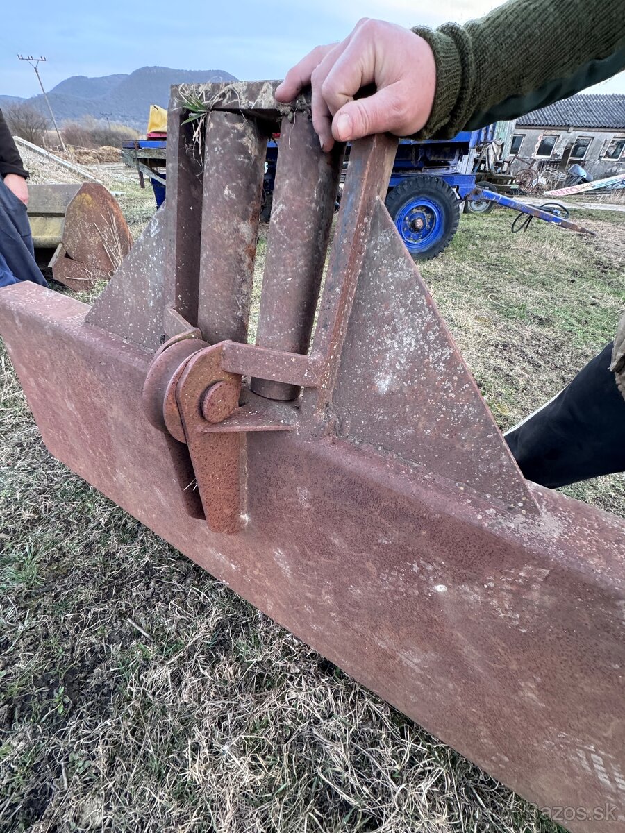 Nový približovací štít na traktor - 2