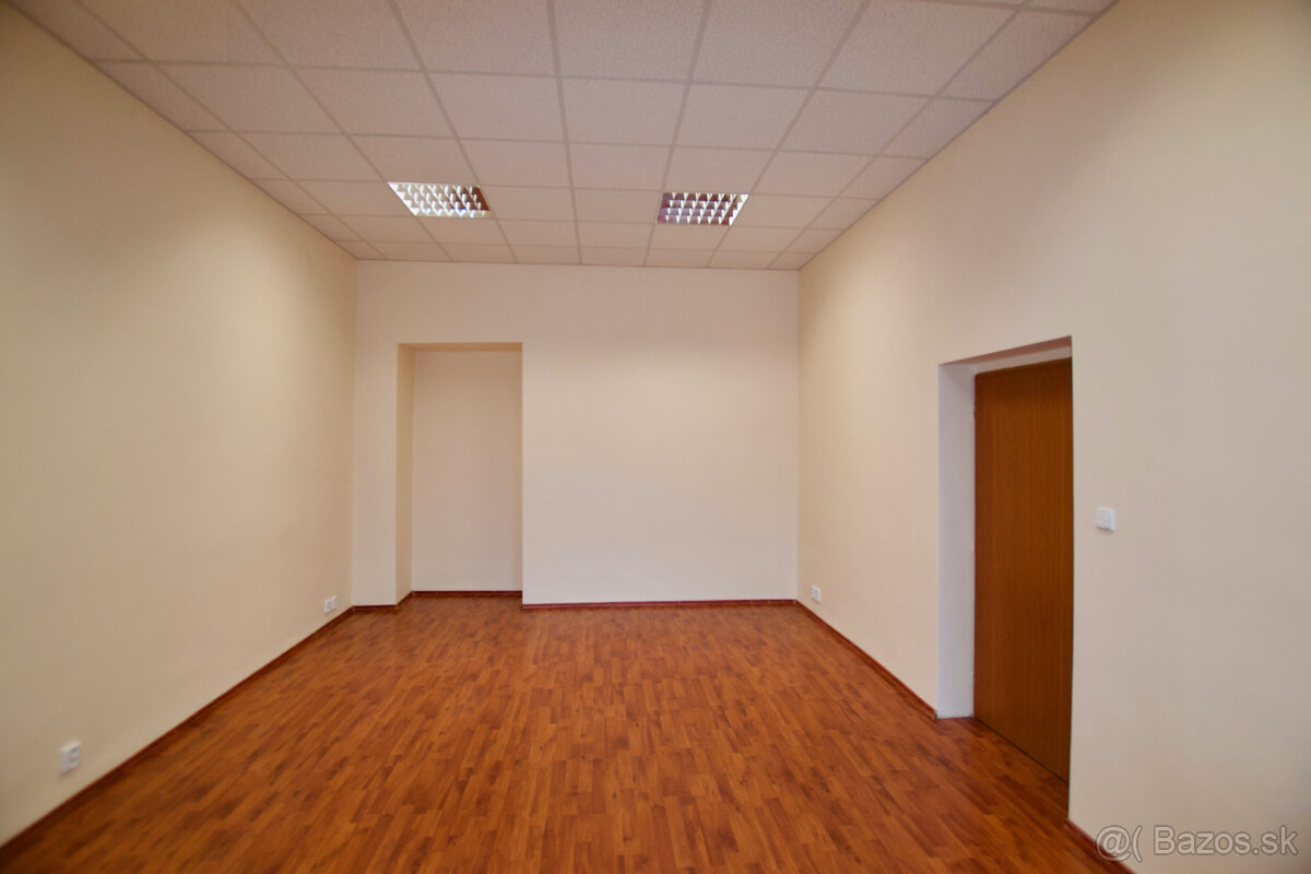 Ponúkame na prenájom priestory s výmerou : 70 m2, v centre - 2