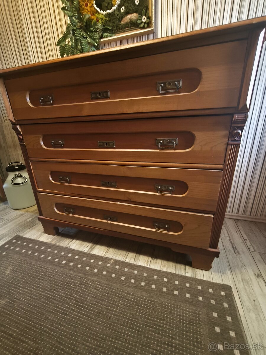 Starozitna komoda - 2