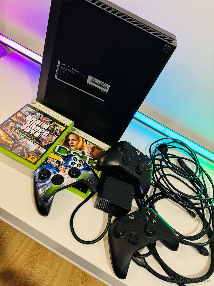 8 - TOP STAV XBOX ONE,3x ovládač,FIFA2020,GTA Liberty,C.S.I - 2