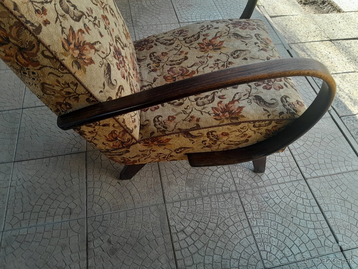 Historické čalúnené kreslo dizajn Halabala? - 2