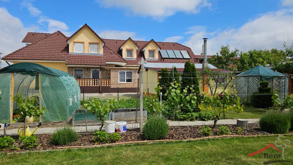 Rodinný dom na predaj, Lúčnica nad Žitavou-Martinová, pozemo - 2