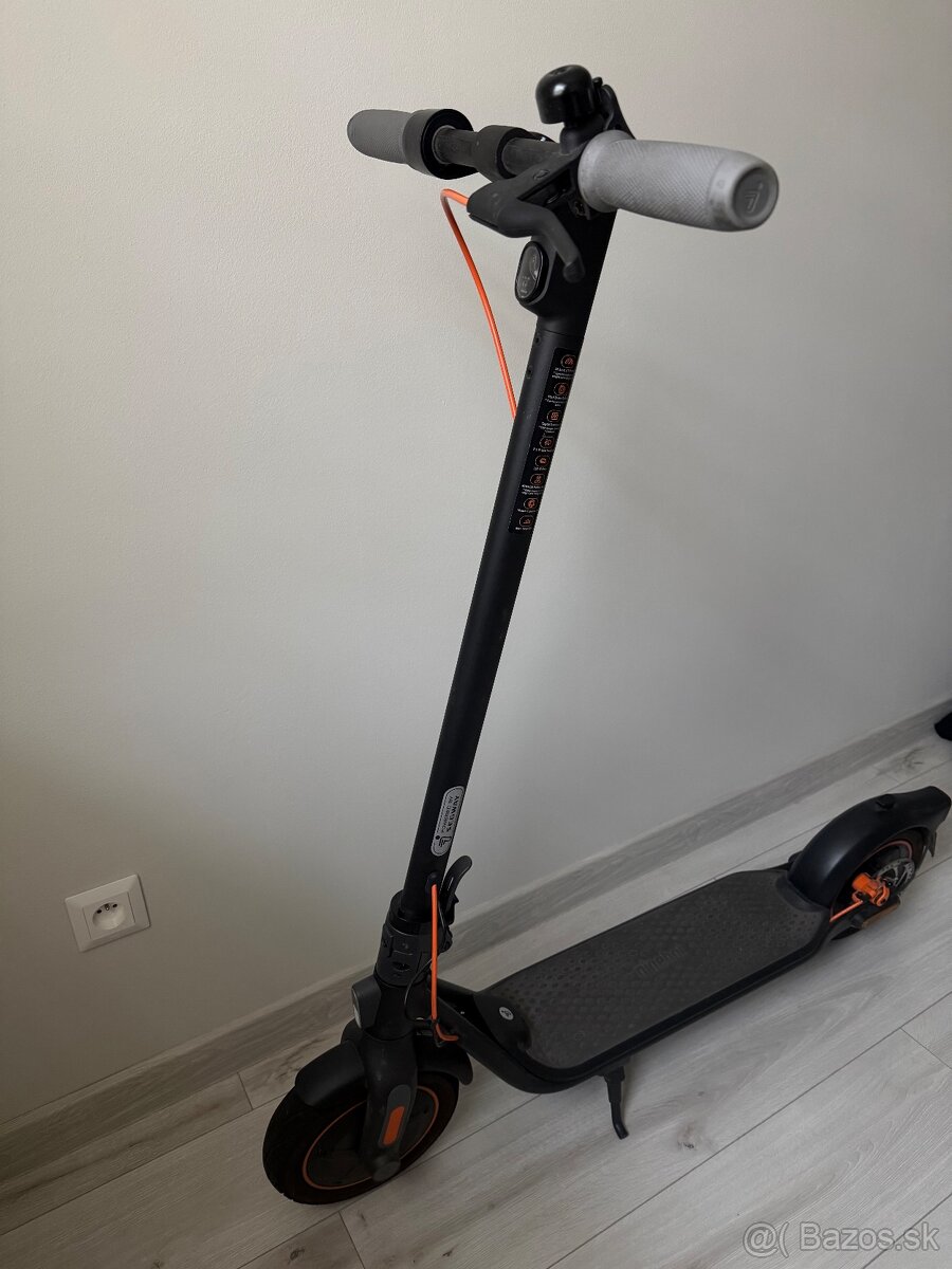 Elektrokolobežka Ninebot F40e - 2