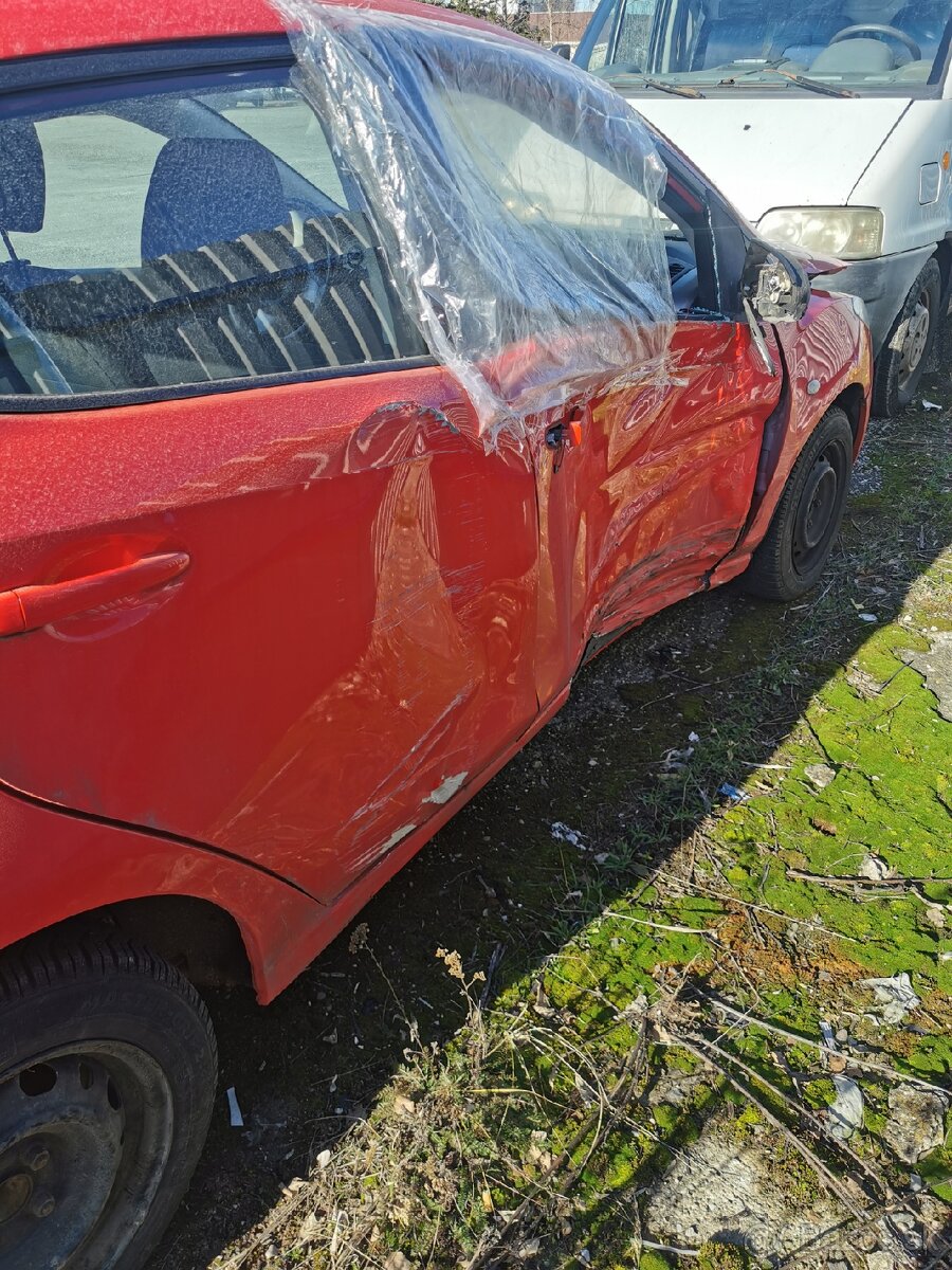 ROZPREDÁM Mazda 2 rok 2007 1.4 benzín - 2