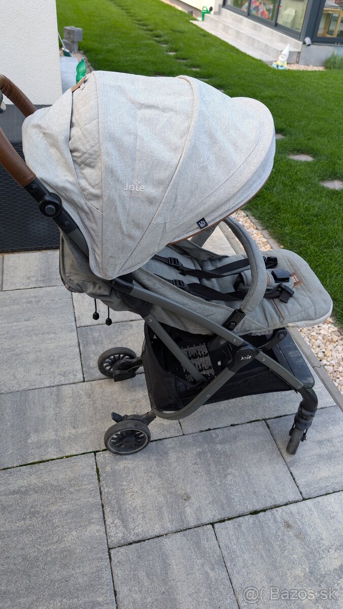 Kvalitný kočík Joie tourist signature - 2