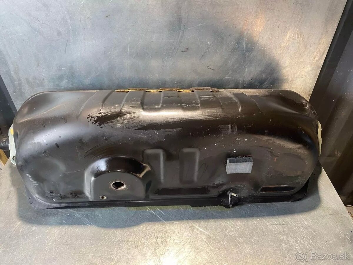 Palivová nádrž Mercedes W126 - 2