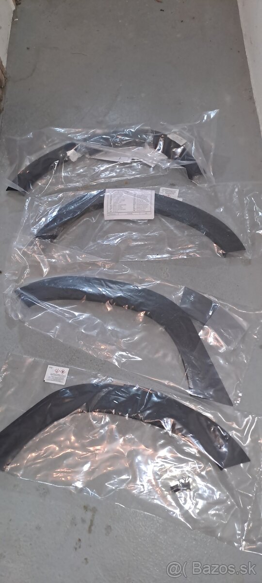 Ochranné lemy blatníkov originál. - 2