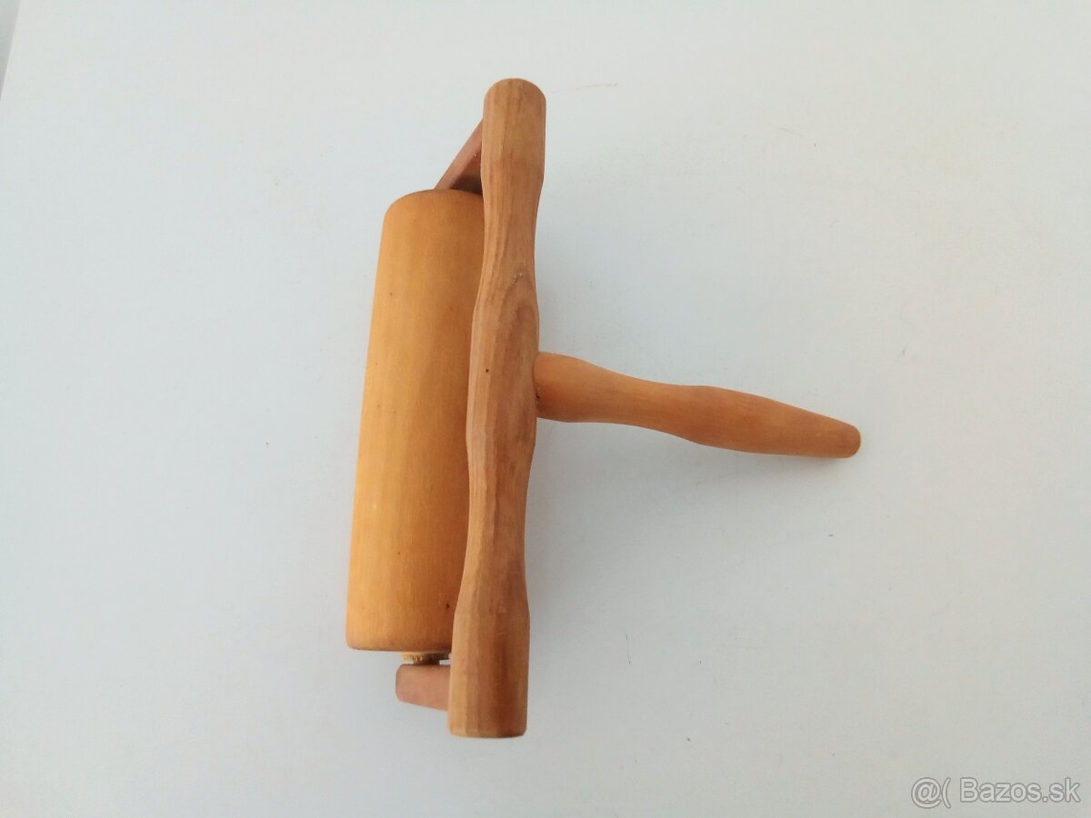 Starý, dřevěný váleček s rukojetí - 2