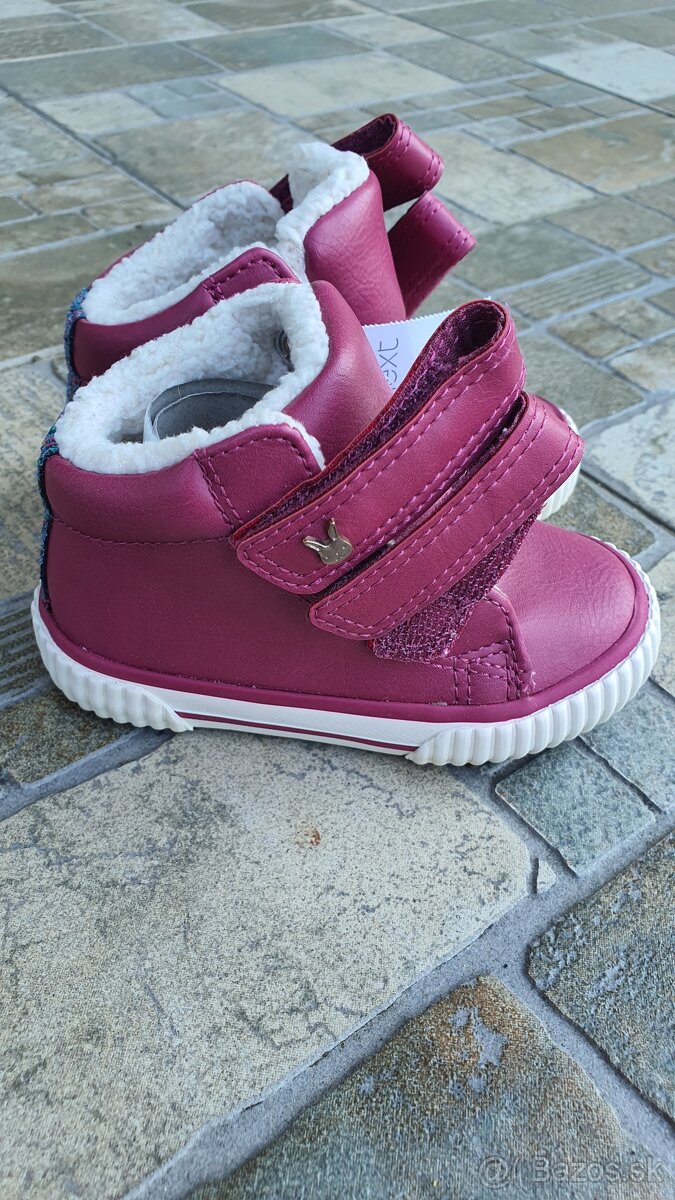 Dievča veľ.20,5 Next - 2