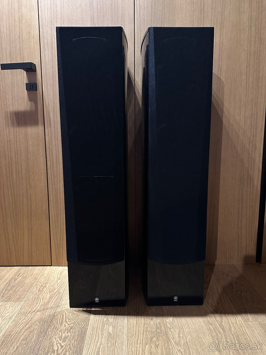 2x Yamaha NS-777 1x Pioneer VSX-LX60 - 2