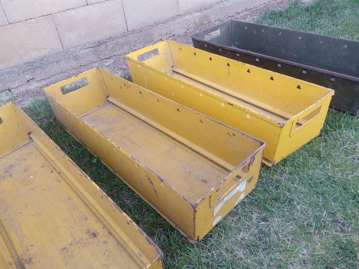 Plechové boxy . - 2