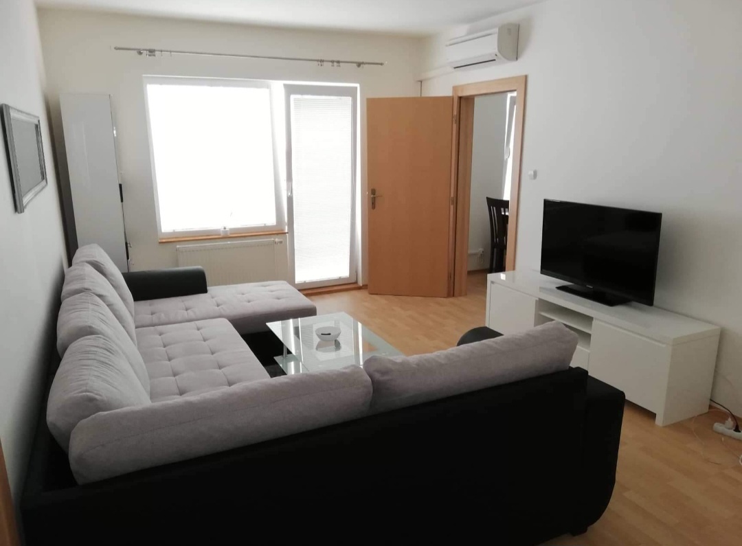 Rozkladacia suprava v tváre U s úložným priestorom - 2