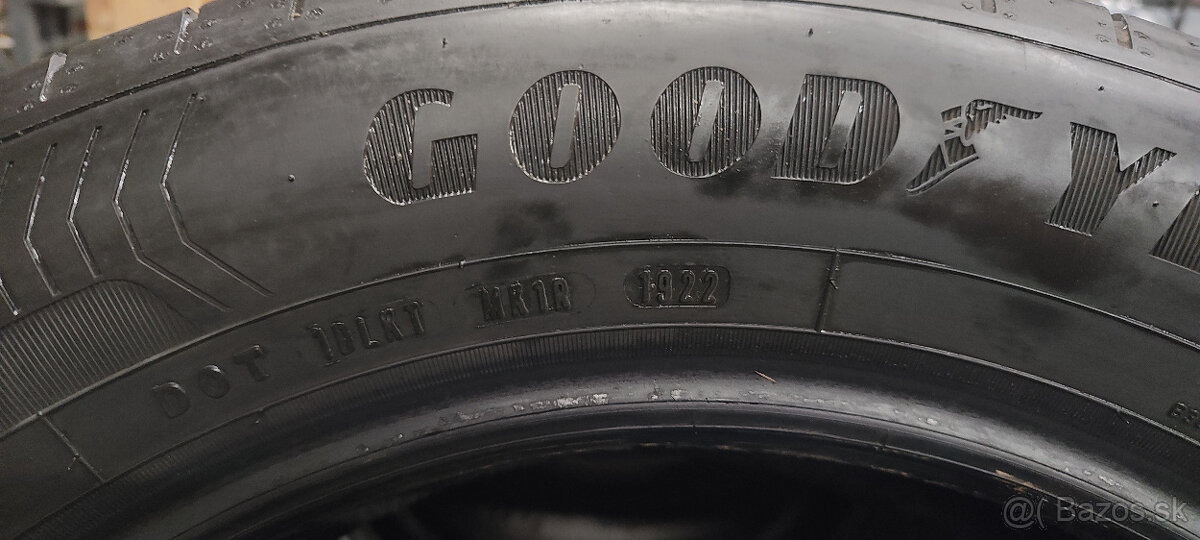 Letne Goodyear Efficient Grip 215/60 R17 - 2