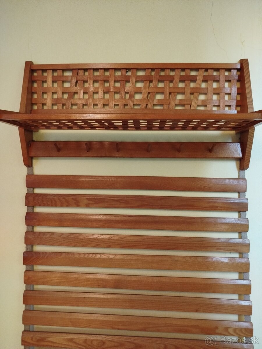 Retro vešiaková stena - 2