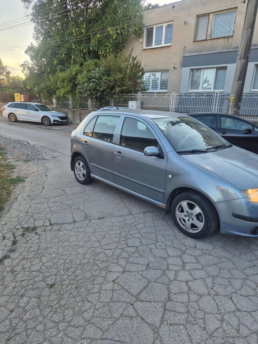 Predám škodu fabiu 1.4mpi - 2