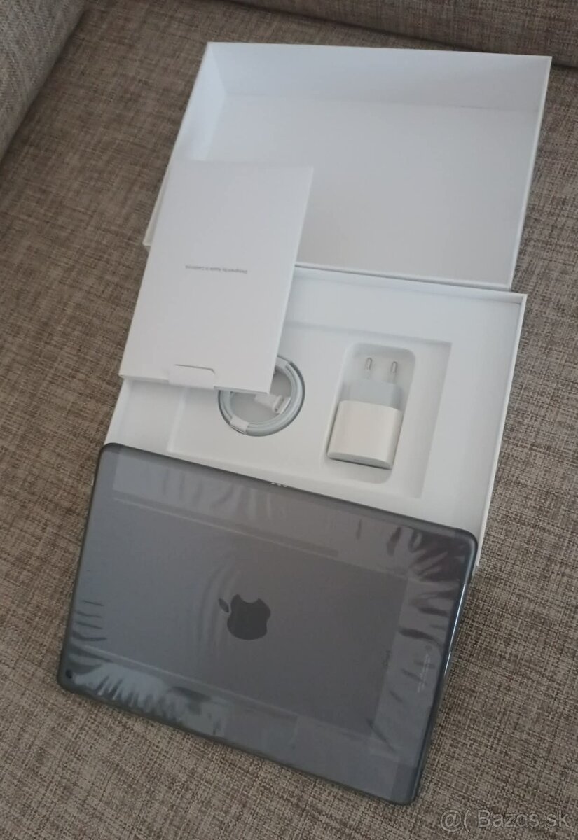 Apple iPad (8th generation) 32 - 2