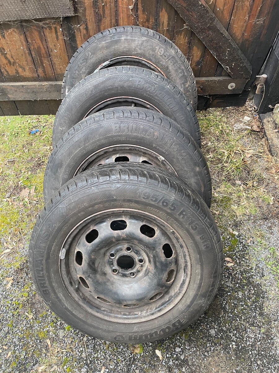 sada plechovych diskov a letne 195/65 r15 - 2