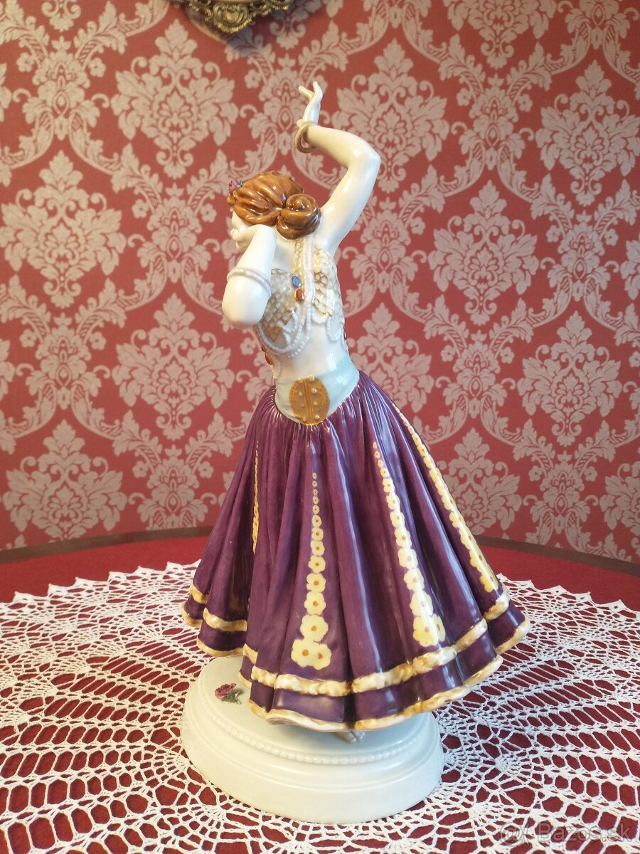 Krásna porcelánová tanečnica - 2