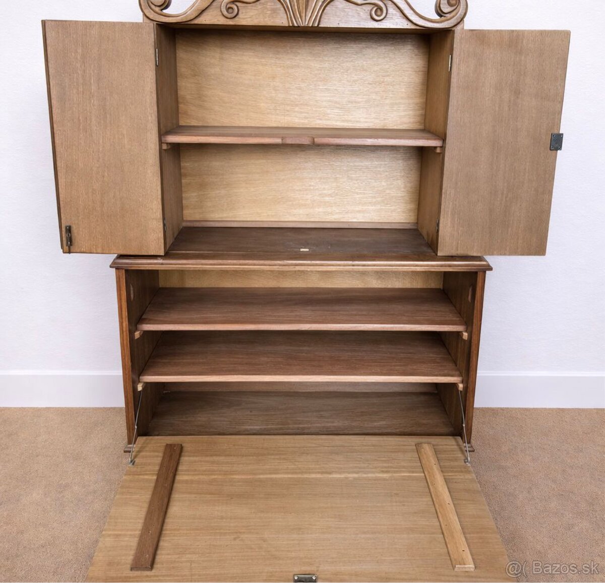 masívna skriňa s krásnou kresbou - 2