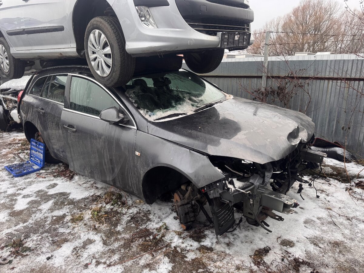 OPEL INSIGNIA na náhradné diely ND - 2