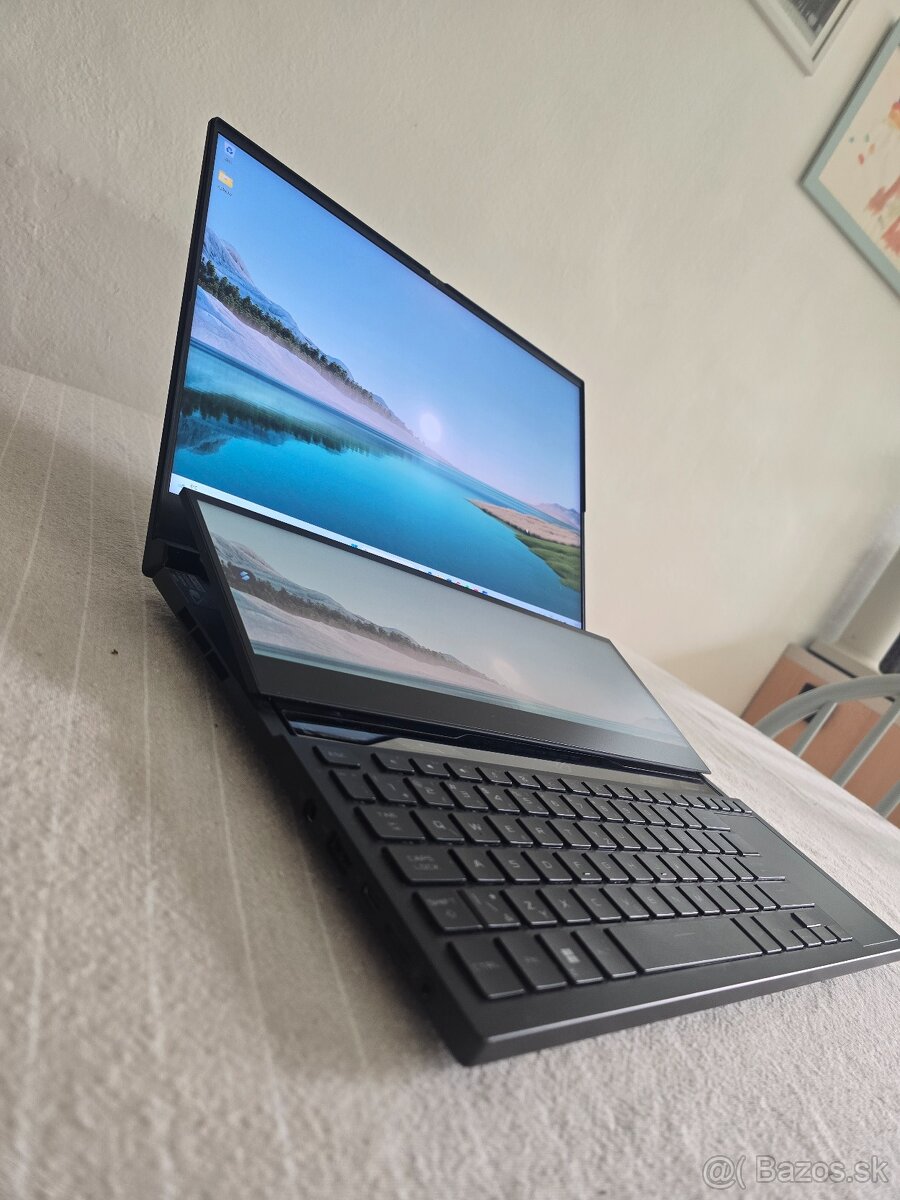 Asus ROG Zephyrus DUO16 GX650RX - 2