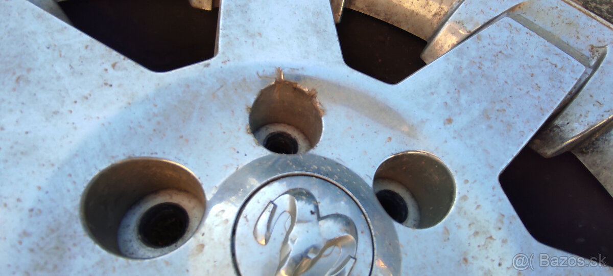 disky R20x9, snímače tlaku, 5x139,7 pneu AT 275/65R20 - 2